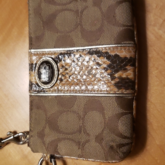 Coach wristlet - Picture 3 of 6